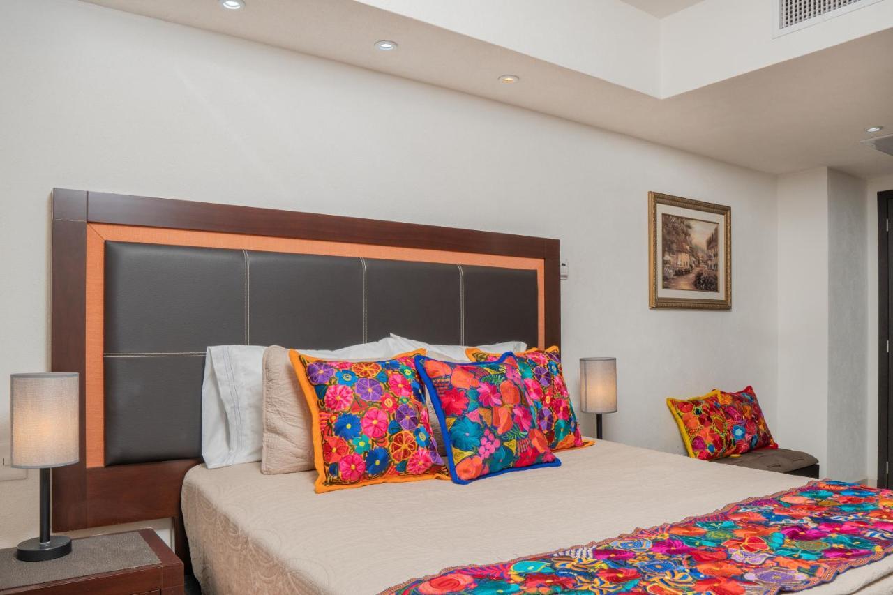 Ocean Front Condo Sleeps 4 Adults-Grand Venetian T3000-1606 Пуерто-Вальярта Екстер'єр фото