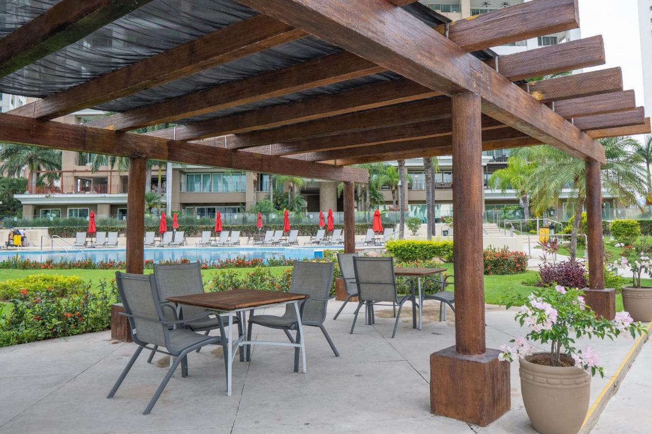Ocean Front Condo Sleeps 4 Adults-Grand Venetian T3000-1606 Пуерто-Вальярта Екстер'єр фото