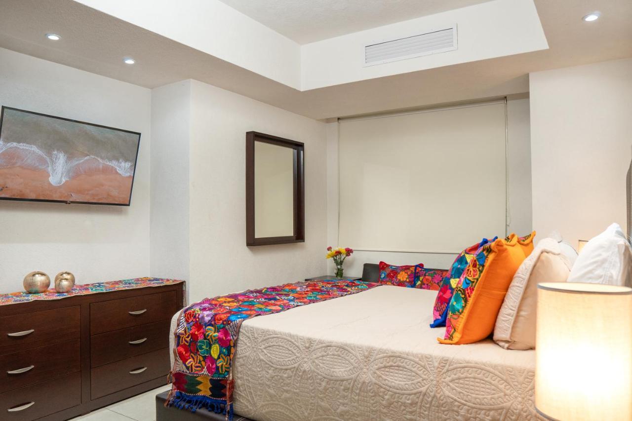 Ocean Front Condo Sleeps 4 Adults-Grand Venetian T3000-1606 Пуерто-Вальярта Екстер'єр фото