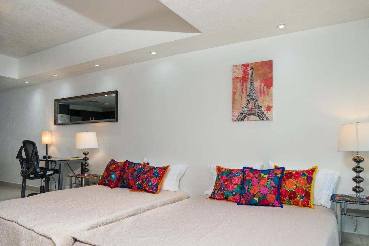Ocean Front Condo Sleeps 4 Adults-Grand Venetian T3000-1606 Пуерто-Вальярта Екстер'єр фото
