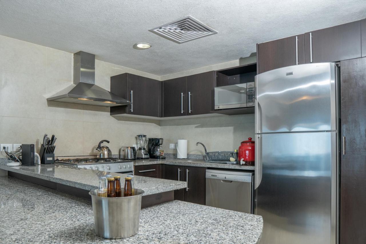 Ocean Front Condo Sleeps 4 Adults-Grand Venetian T3000-1606 Пуерто-Вальярта Екстер'єр фото