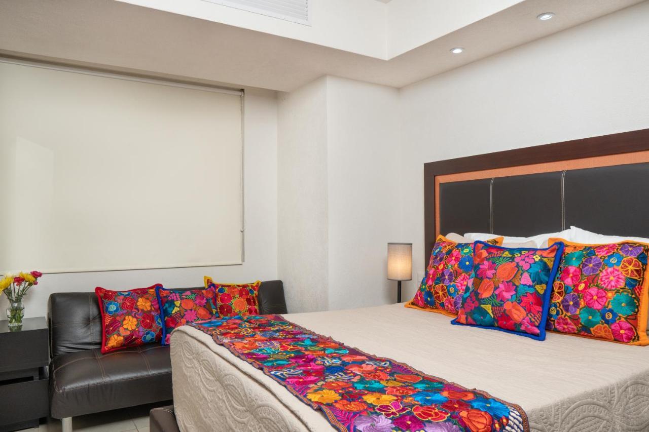 Ocean Front Condo Sleeps 4 Adults-Grand Venetian T3000-1606 Пуерто-Вальярта Екстер'єр фото